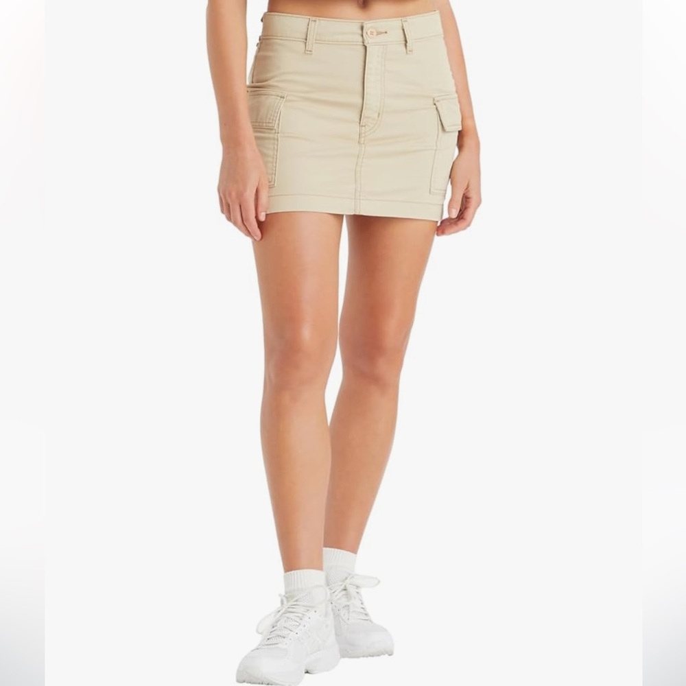 Levi's Women's ‘94 Cargo Mini Skirt, size 25